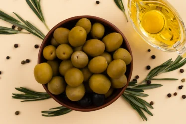 11 Health Benefits Of Olives And Their Side Effects